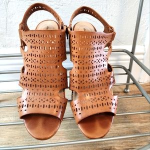 Cloudwalkers by Avenue Samantha 9W in excellent condition. Color: Rich Brown